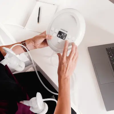 cimilre-s6+-pumping-at-work-square-min > Milk Moms